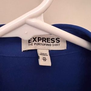 Mid sleeve blue dress top.